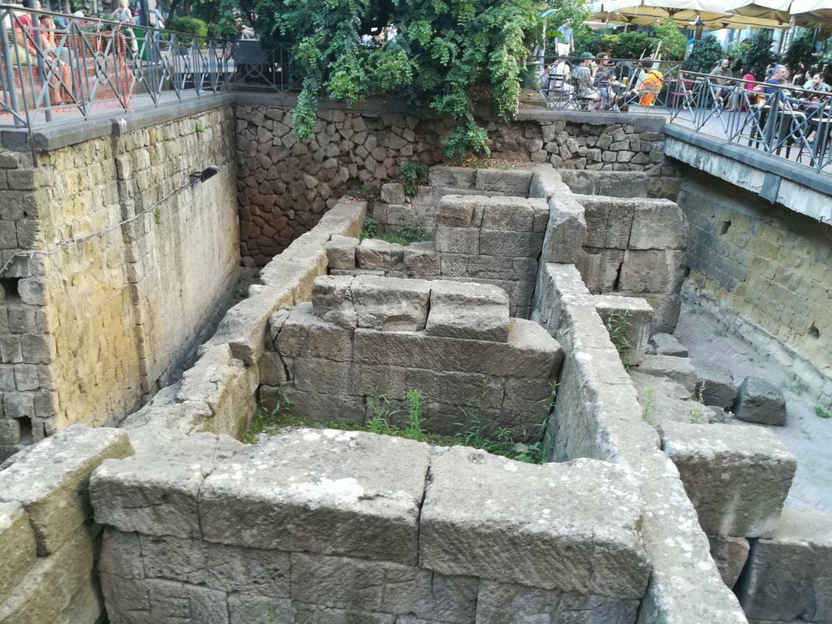 Dint e viche e Napule Guest House Napoli Esterno foto