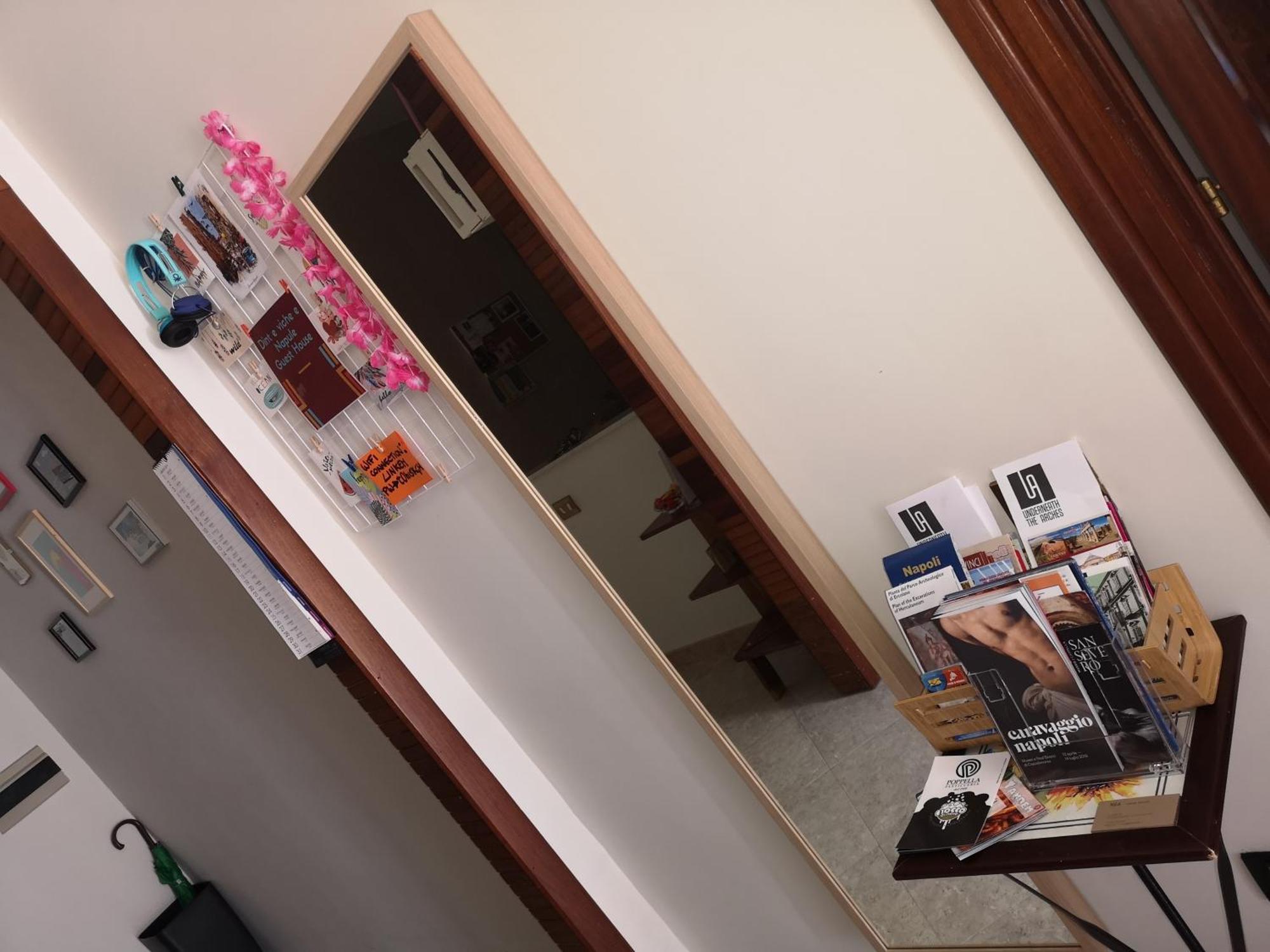 Dint e viche e Napule Guest House Napoli Esterno foto